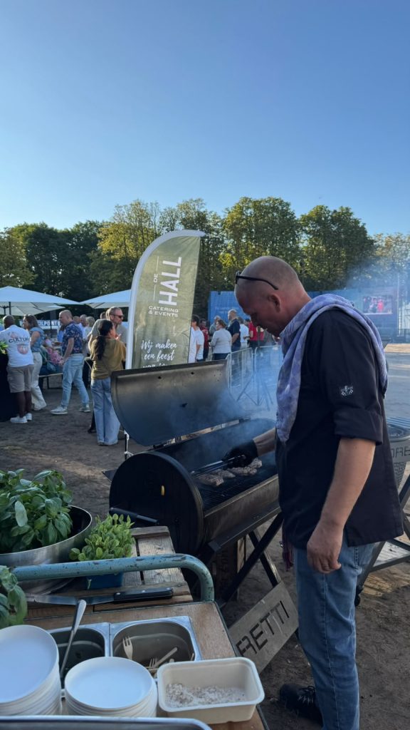 Chef van de HALL aan de BBQ op een event
