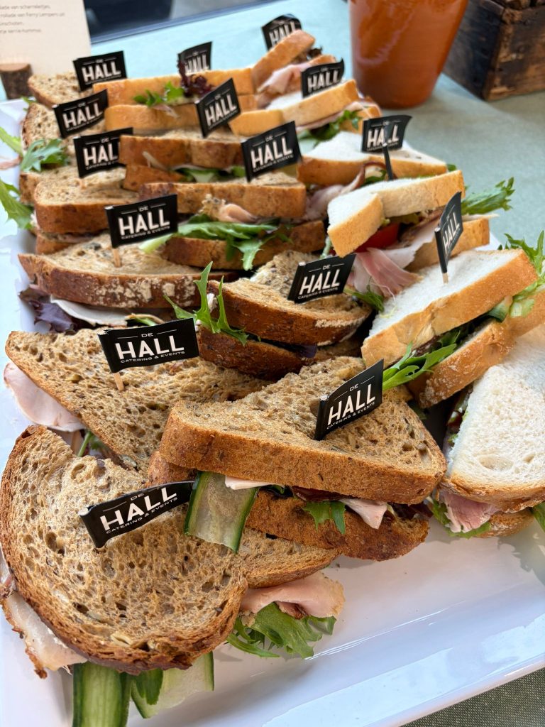 Belegde boterhammen van de HALL