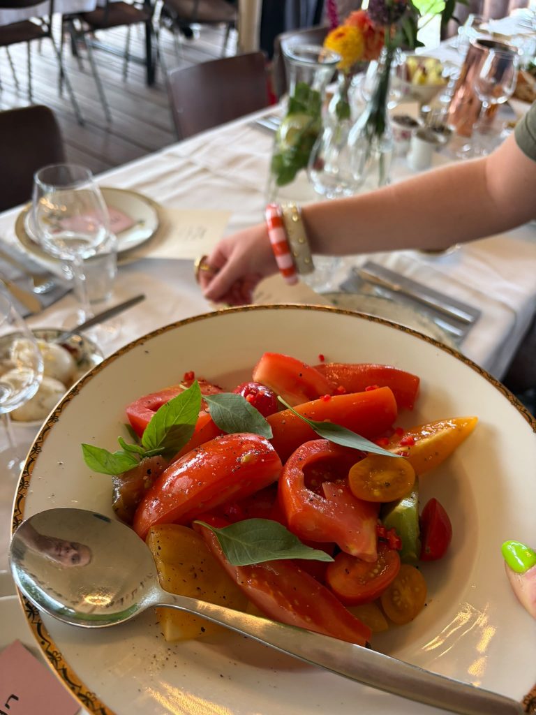 Tomatensalade met basilicum